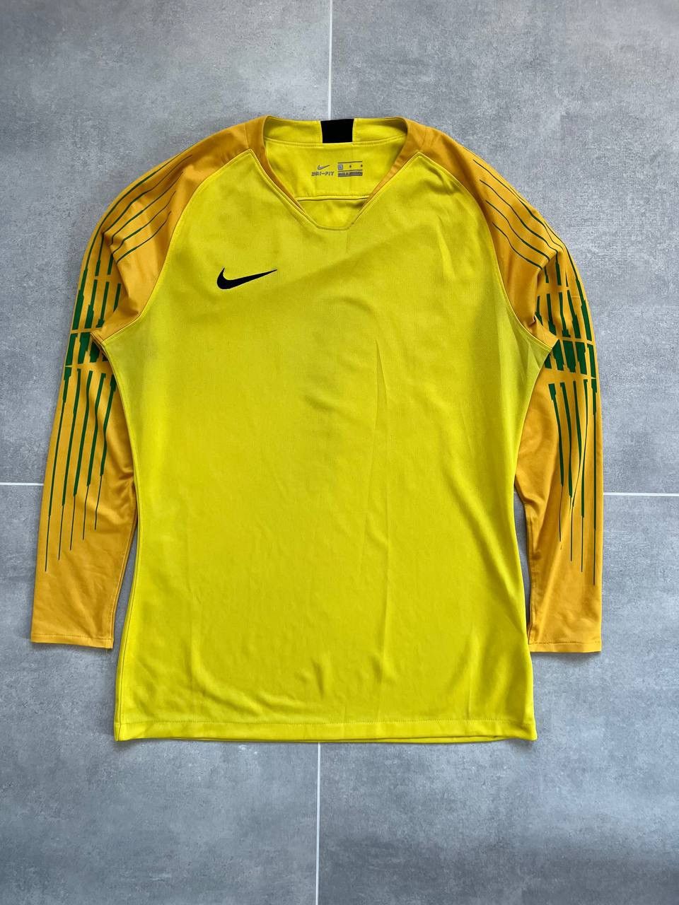 Nike Nike Goalkeeper Yellow/Green Longsleeve Football Jersey Size US L / EU 52-54 / 3 - 1 Thumbnail