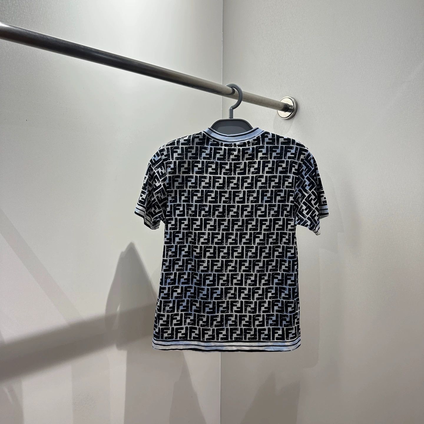 Fendi Fendi FF All-Over Print Short Sleeve T-Shirt XS Size XS / US 0-2 / IT 36-38 - 2 Thumbnail