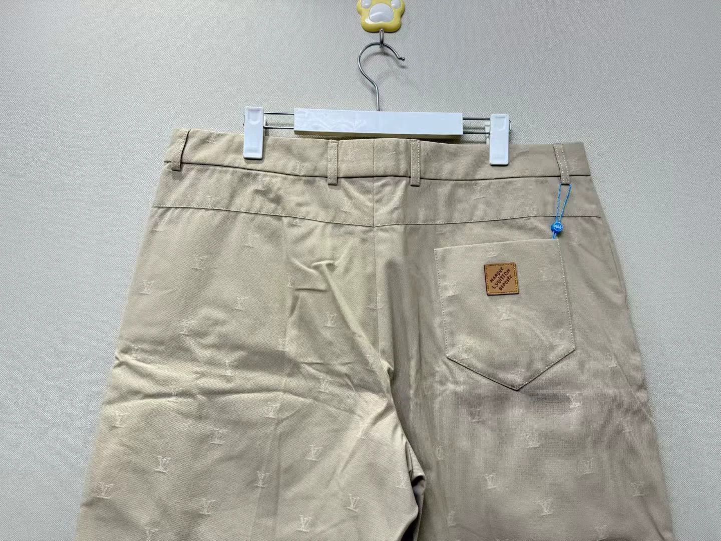 Louis Vuitton louis vuitton khaki logo embroidered shorts Size US 34 / EU 50 - 5 Thumbnail