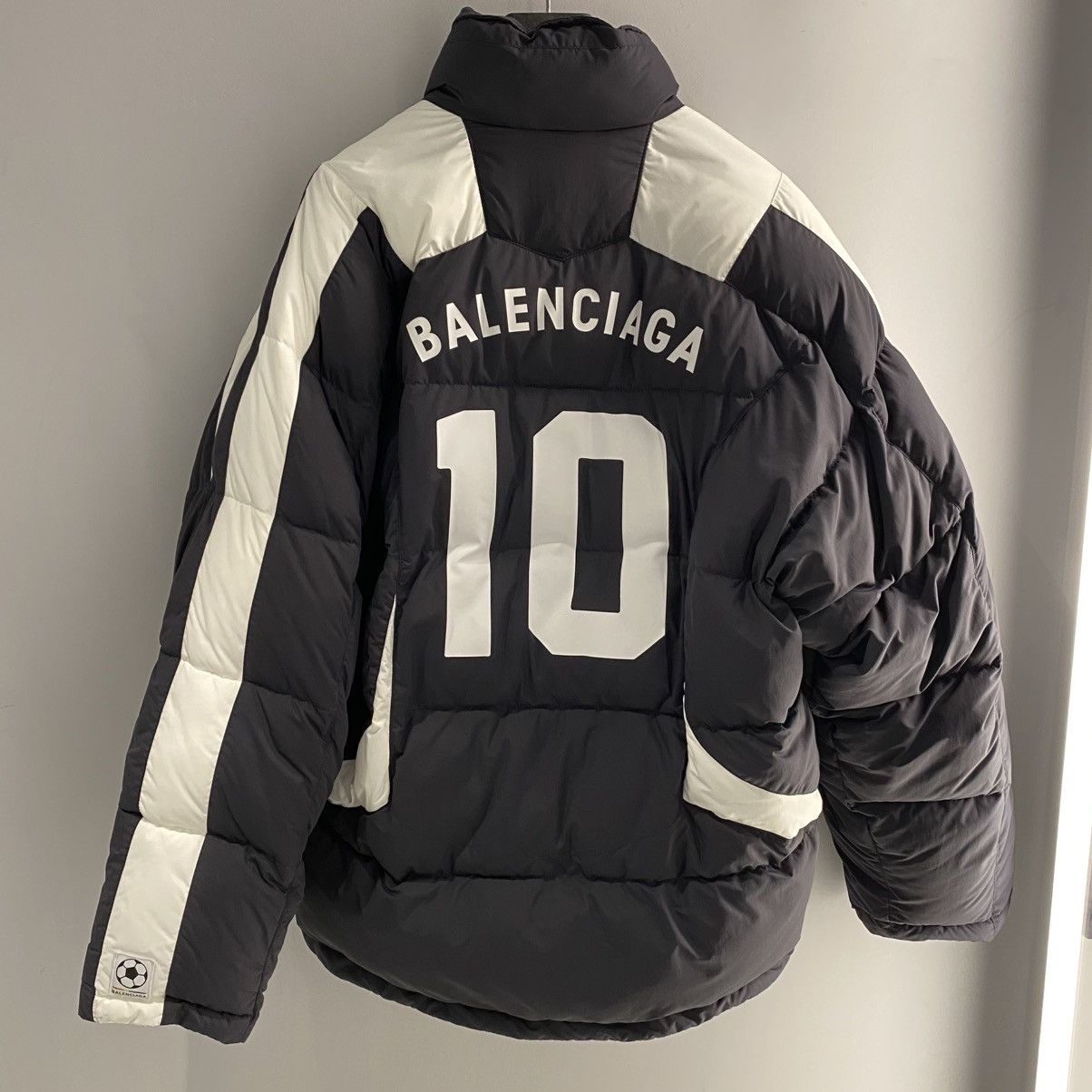 Balenciaga Balenciaga Soccer Oversized Puffer Coat Size US L / EU 52-54 / 3 - 5 Thumbnail