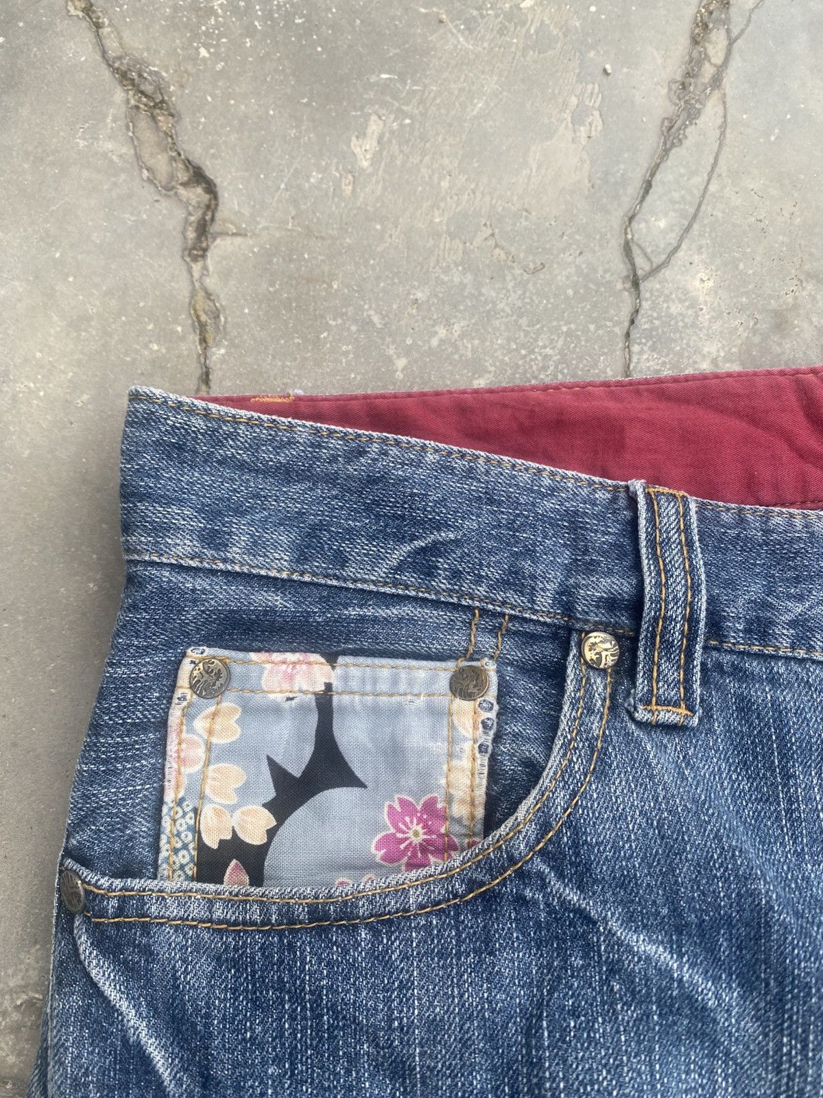 Karakuri Tamashii Vintage JAPAN KOI Distressed Jeans Size US 33 - 7 Thumbnail