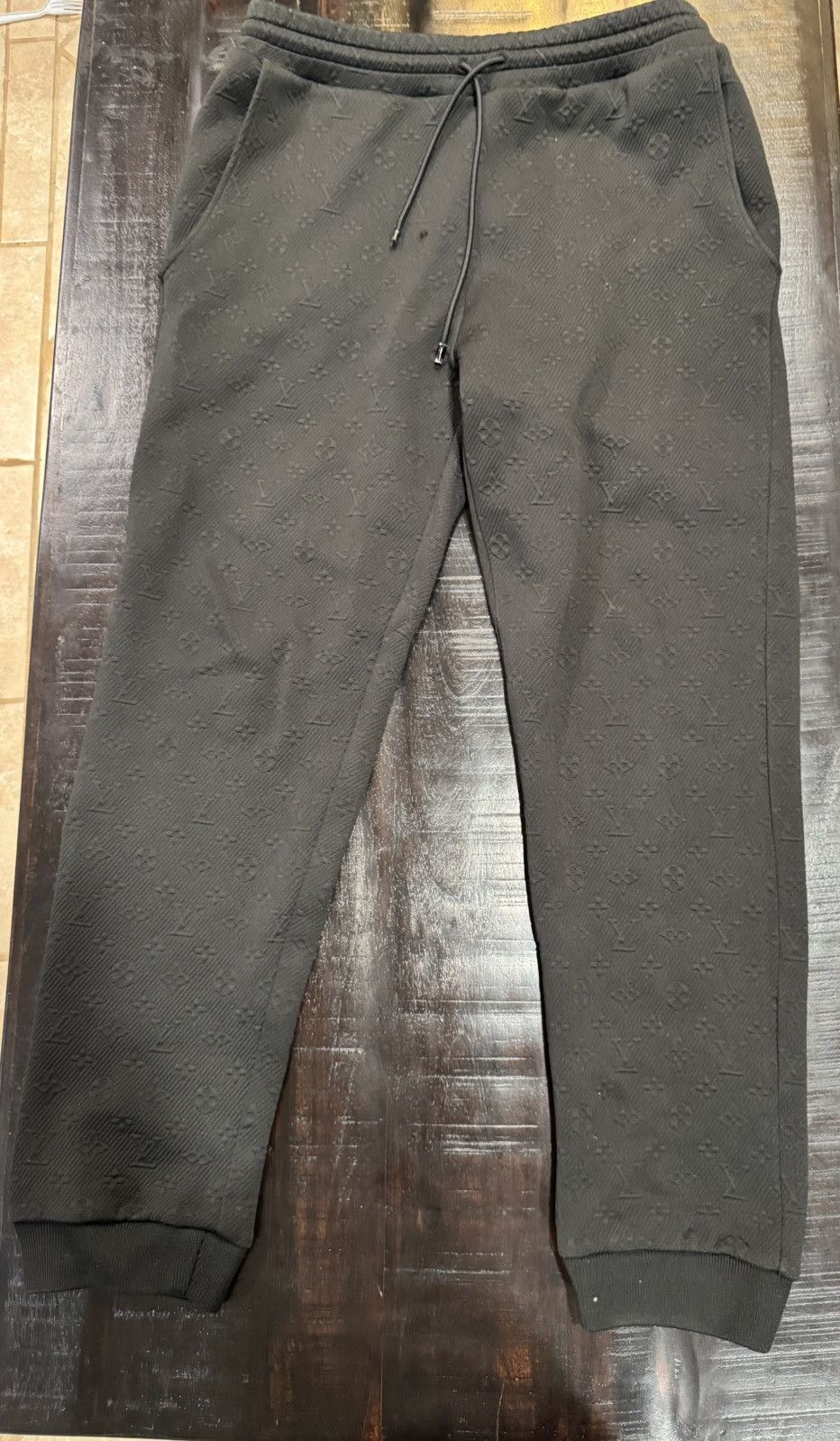 Louis Vuitton Louis Vuitton monogram embossed track pants black Size US 33 - 1 Thumbnail