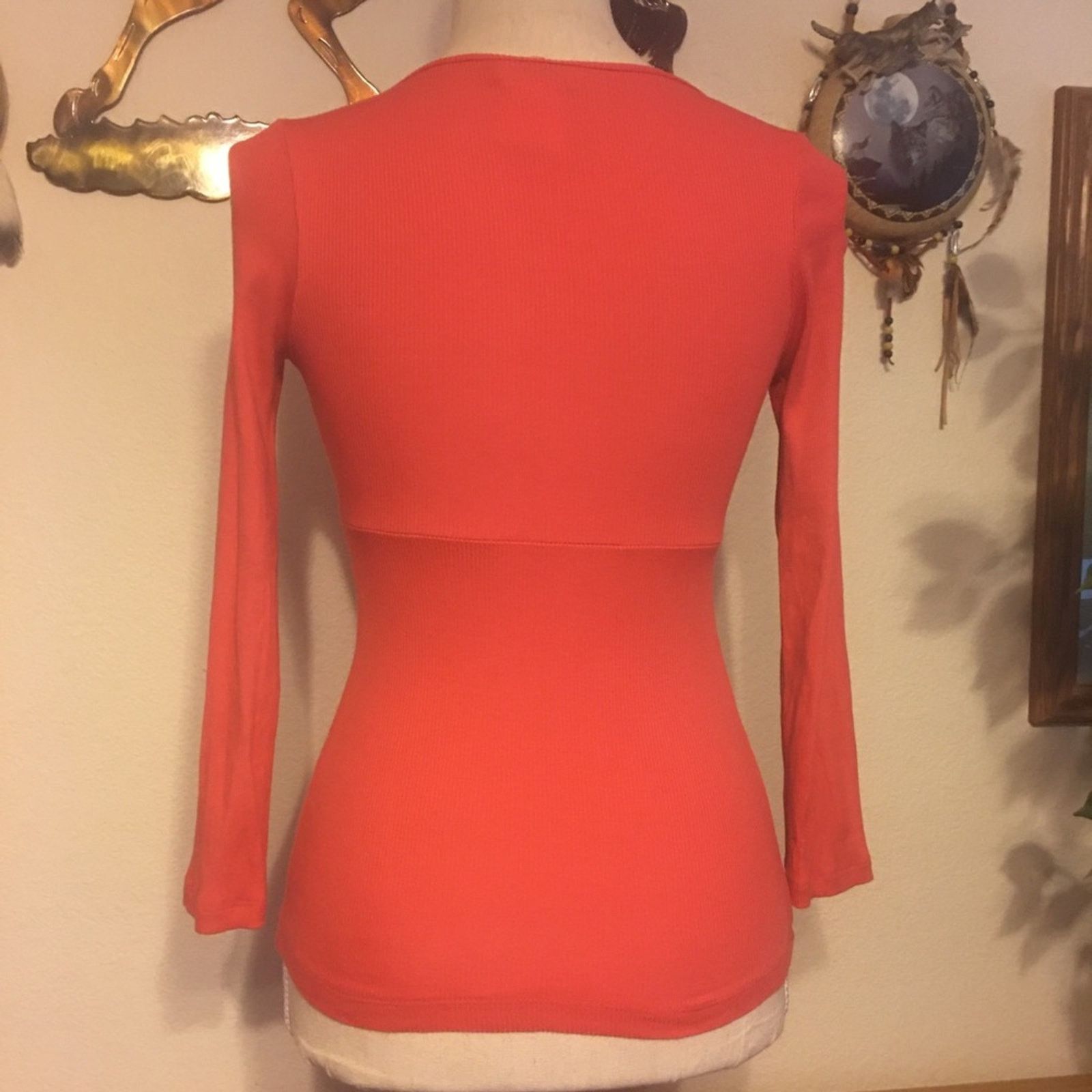 Bebe Bebe rhubarb low cut v neck crystal “Bebe” top Size S / US 4 / IT 40 - 5 Thumbnail