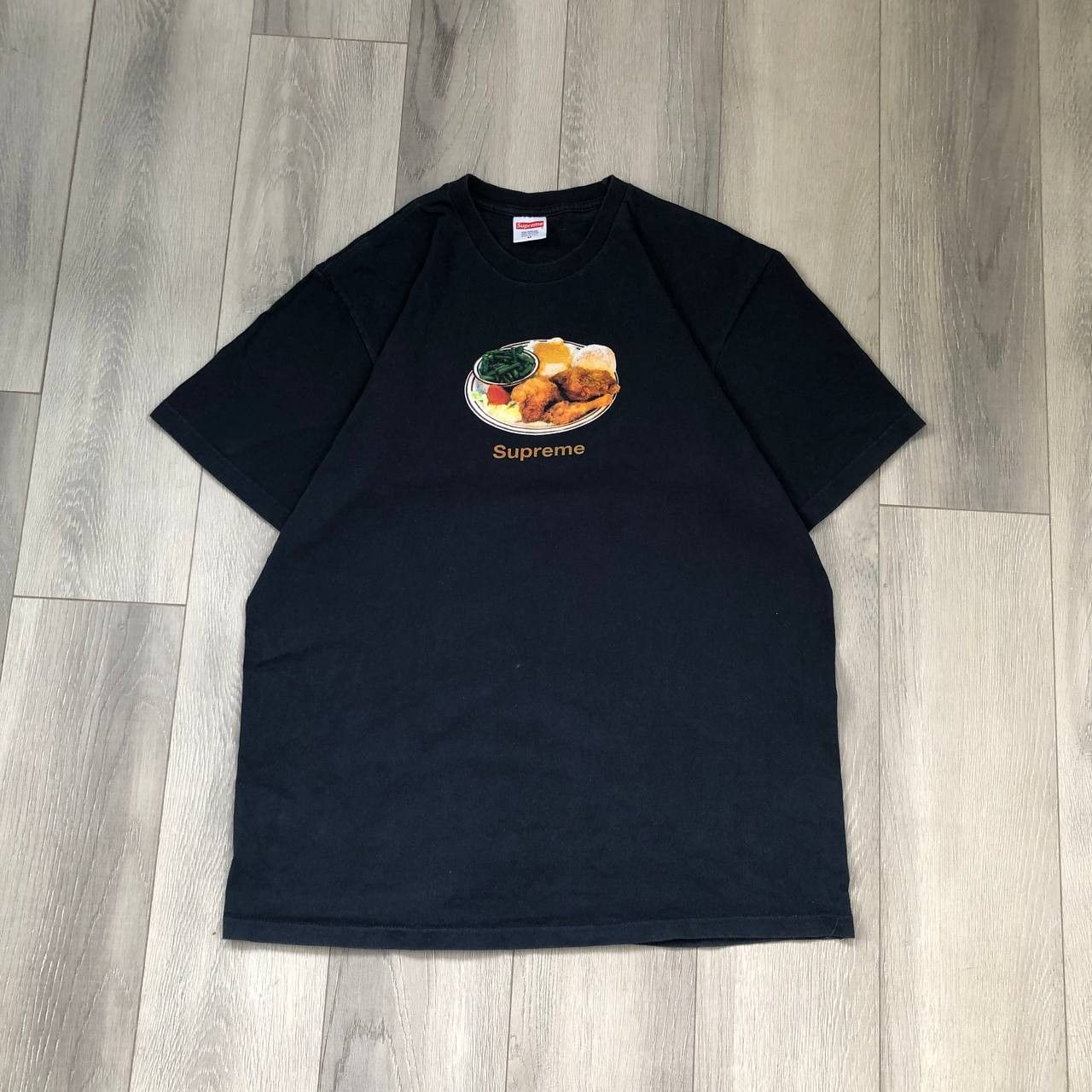 Streetwear × Supreme × Tee 🍗 Supreme Chicken Dinner Tee