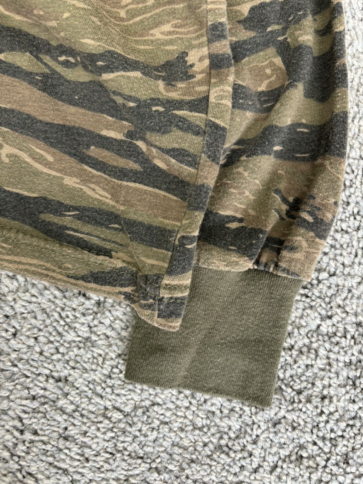 Vintage Y2k camo long sleeve tshirt Size US M / EU 48-50 / 2 - 2 Thumbnail