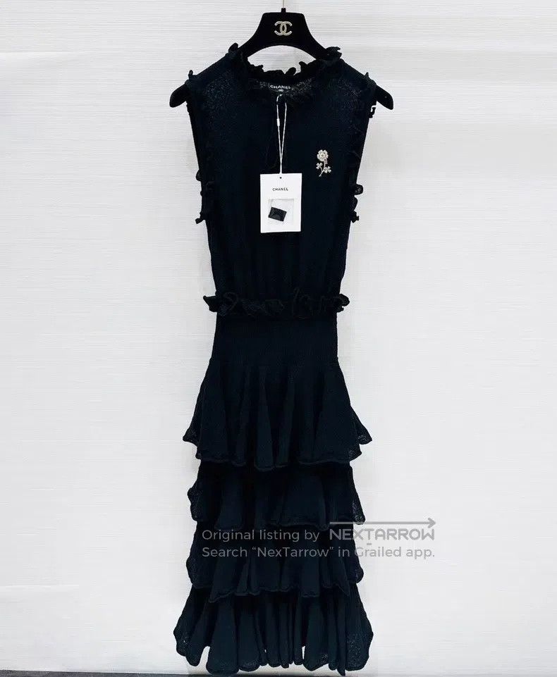 Chanel 25A handicraft workshop black cake dress