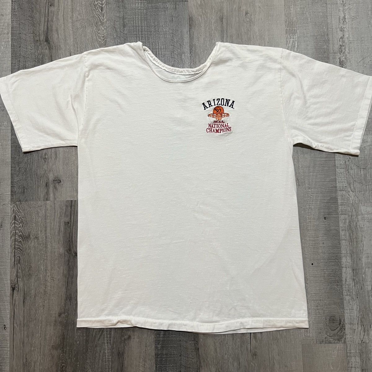 Vintage VTG Arizona Wildcats 1997 White NCAA Basketball Shirt Size US XL / EU 56 / 4 - 1 Thumbnail