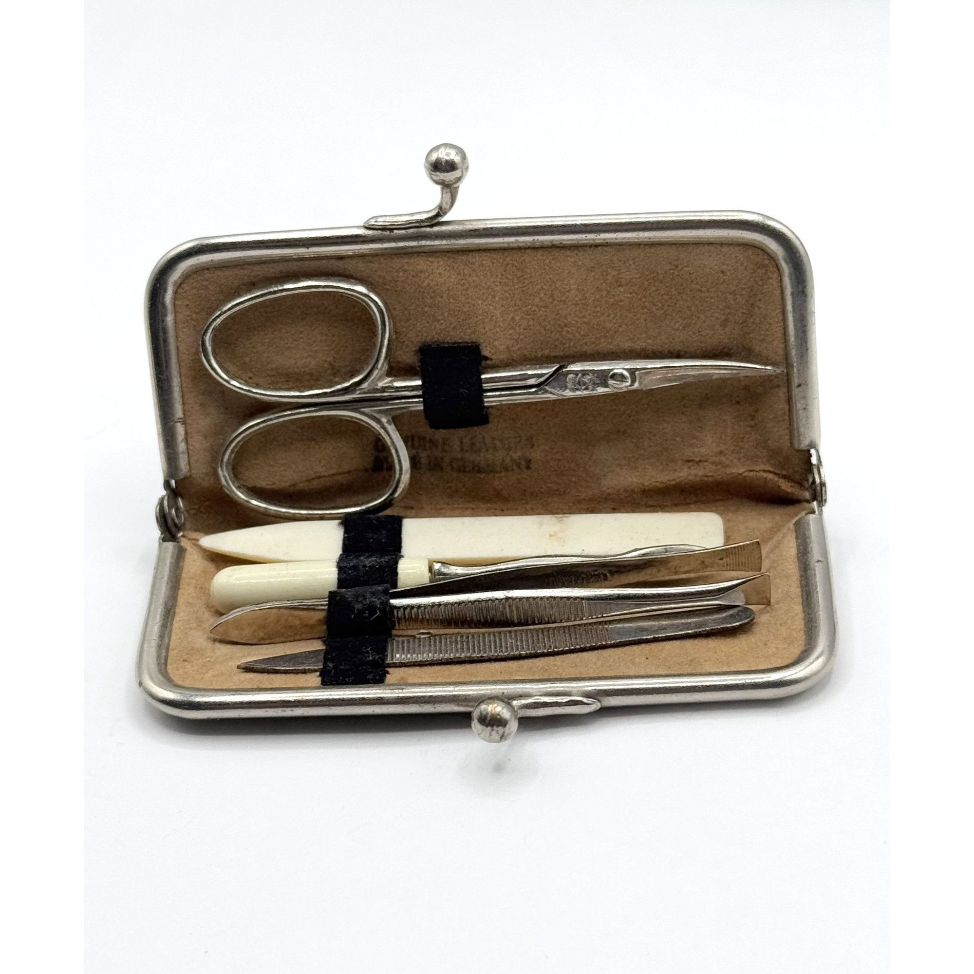 Vintage Vintage genuine leather made in Germany vanity nail kit in k Size ONE SIZE - 1 Thumbnail