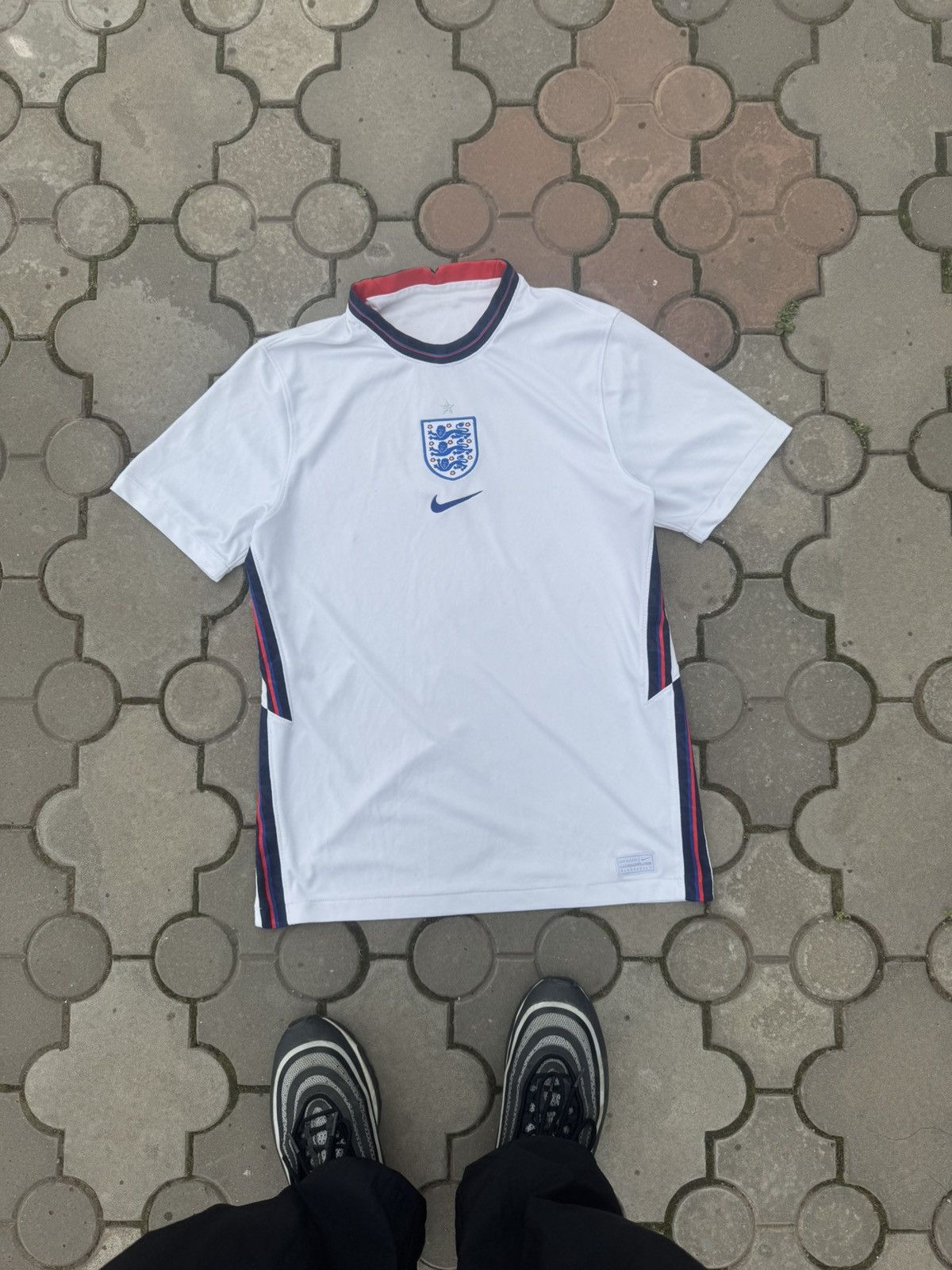 Nike Vintage Nike England Center Swoosh Tee Shirt Size US M / EU 48-50 / 2 - 2 Thumbnail