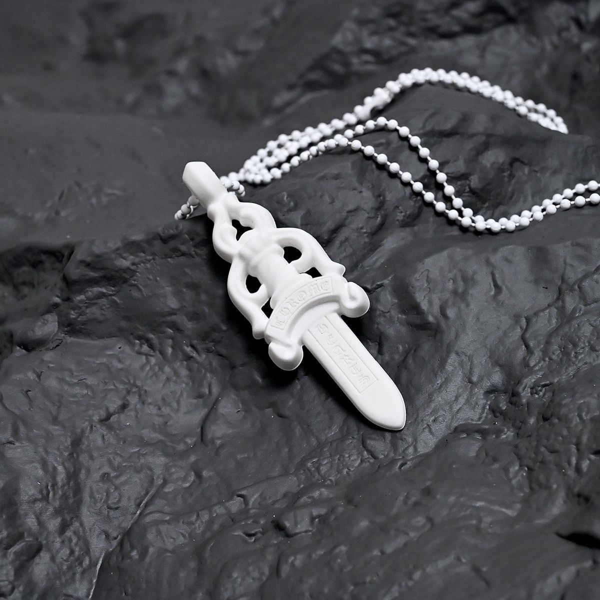 【クロムハーツ】Chrome Hearts Silichrome Dagger Pendant Chrome Hearts Rubber Silichrome Dagger Pendant Necklace