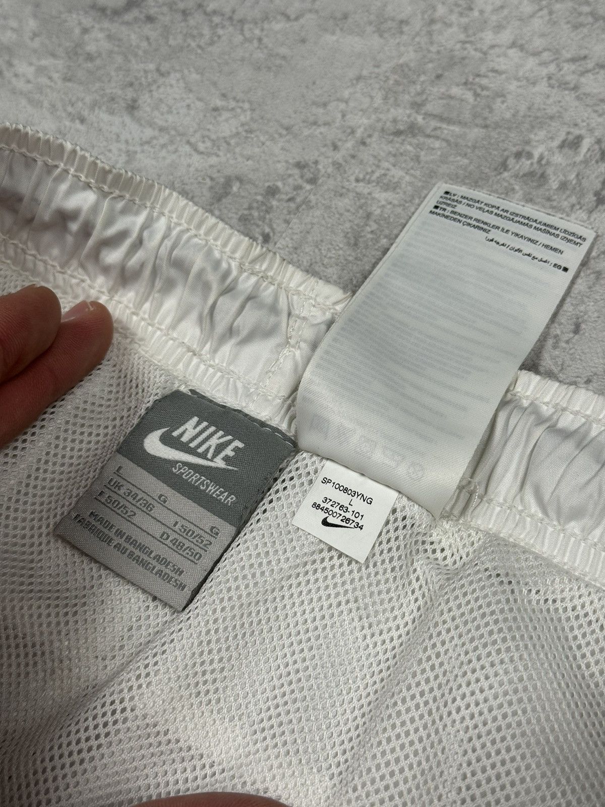 Nike Vintage Nike Y2K Streetwear Sportswear White Shorts Size L Size US 34 / EU 50 - 11 Thumbnail