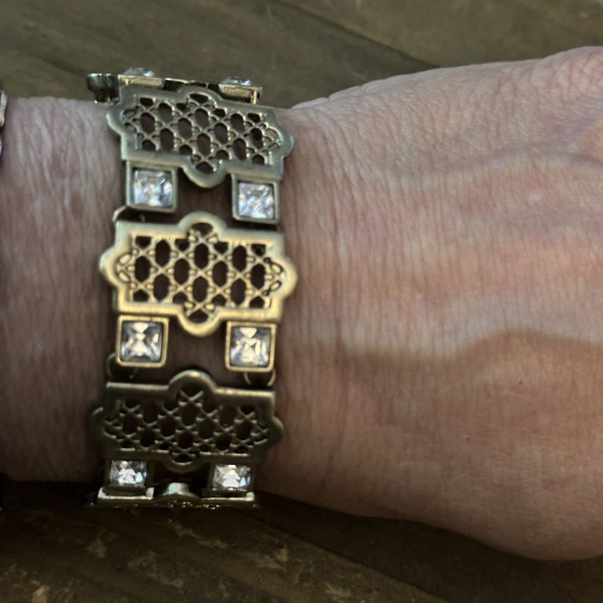Other Lia Sophia gold tone filigree link and crystals bracelet Size ONE SIZE - 3 Thumbnail