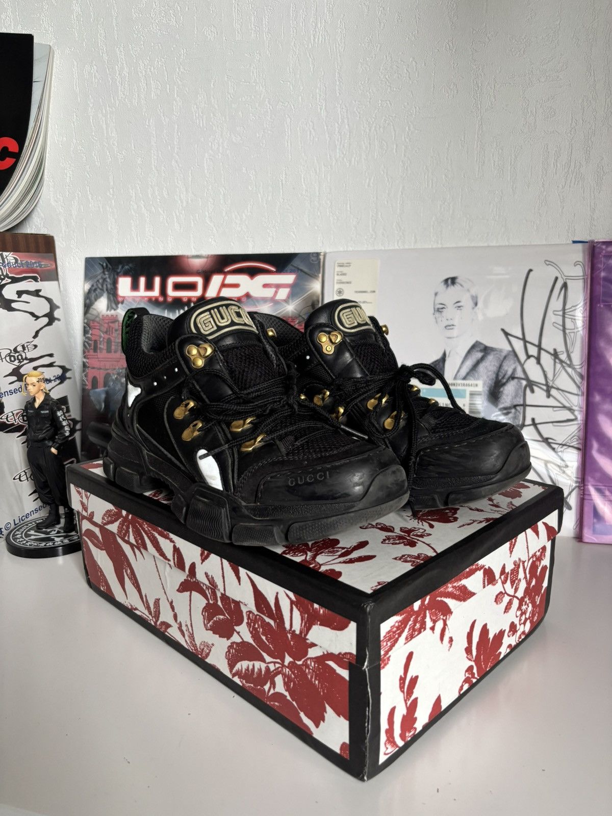 Gucci Gucci Flashtrek black gold | Grailed