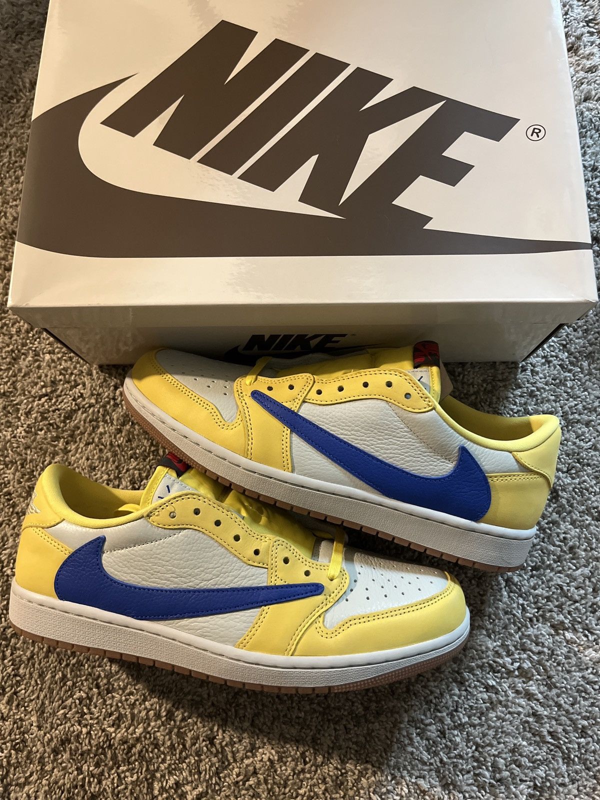 Jordan Brand × Travis Scott Jordan 1 Low Travis Scott Canary Size 10 Size US 10 / EU 43 - 1 Thumbnail