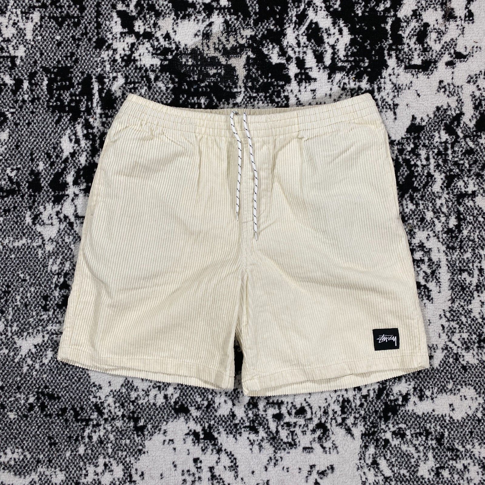 Stussy STUSSY AUSTRALIA CORDUROY SHORTS OFF WHITE - 36 Size 25" / US 0 / IT 36 - 1 Thumbnail