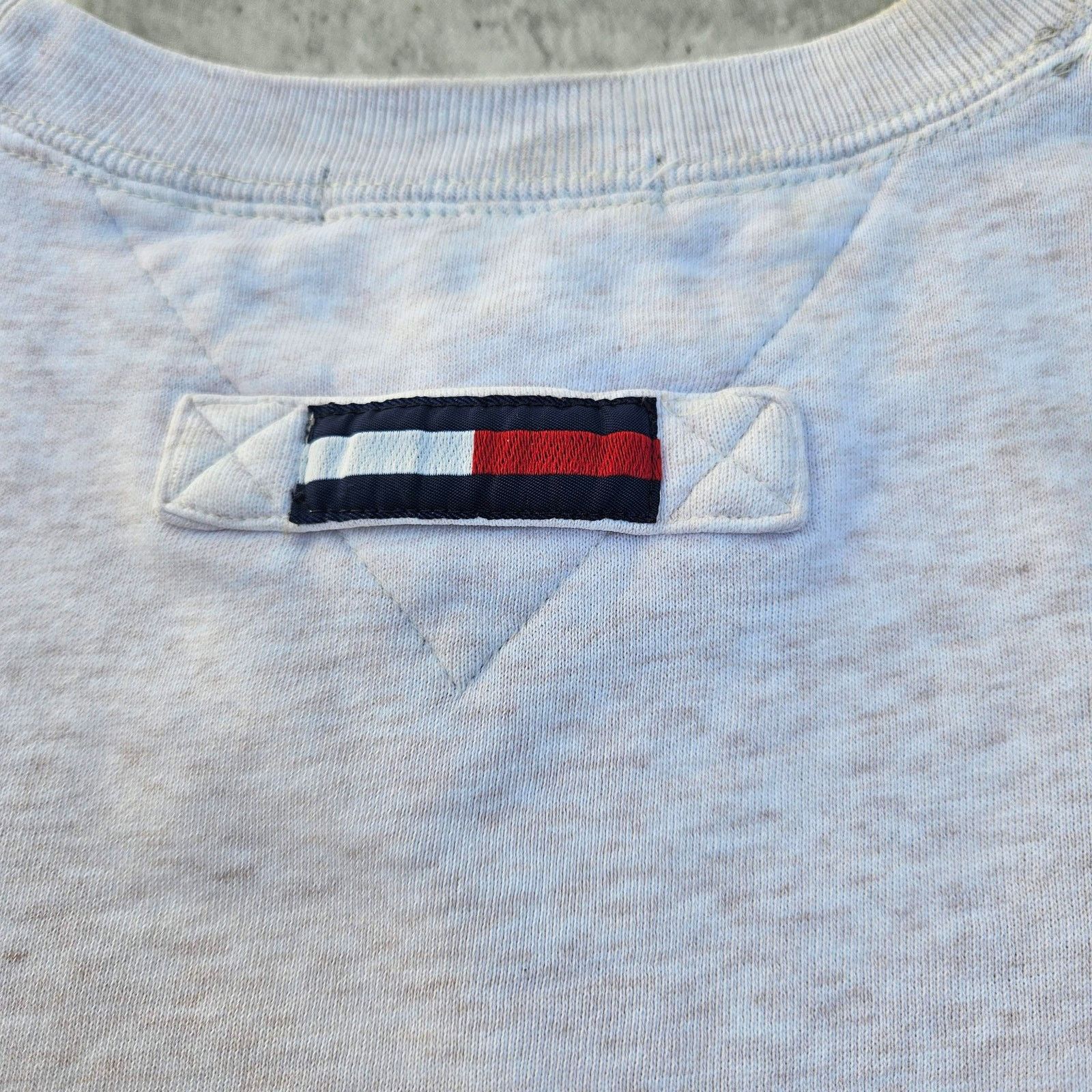 Tommy Hilfiger Vintage Tommy Hilfiger "Golf" Crew Neck Size XL Grey/Cream Size US XL / EU 56 / 4 - 4 Thumbnail