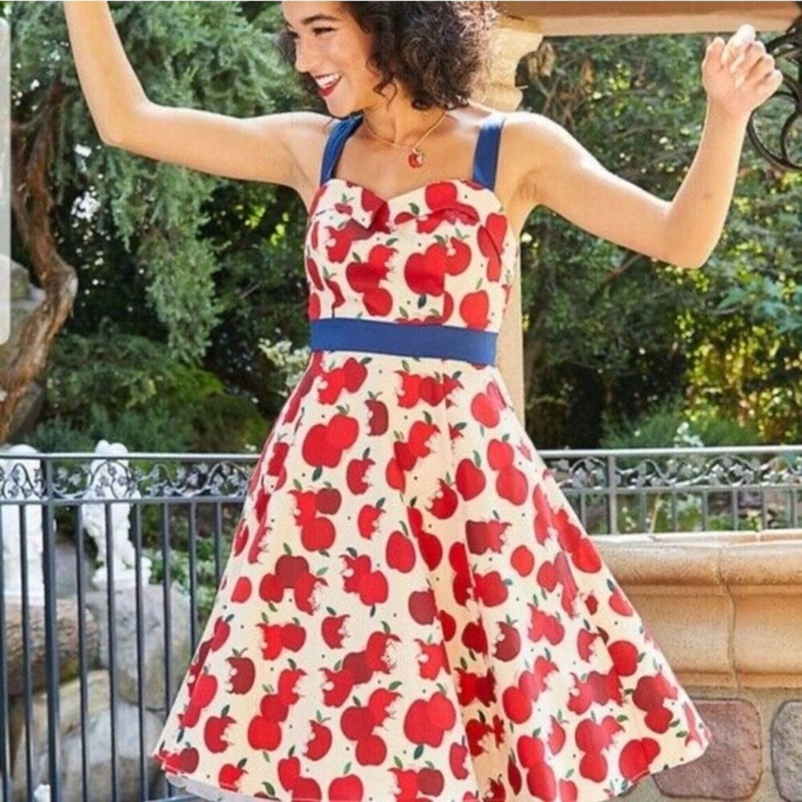 Disney Disney Parks Snow White Poison Apple RARE Dress Size M / US 6-8 / IT 42-44 - 1 Thumbnail