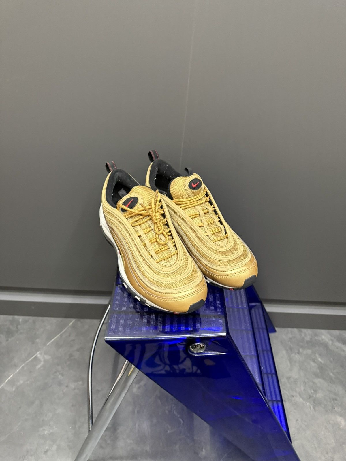 Nike Nike Air Max 97 Metallic Gold Bullet 2017 884421-700 Size 10 Size US 10 / EU 43 - 2 Thumbnail