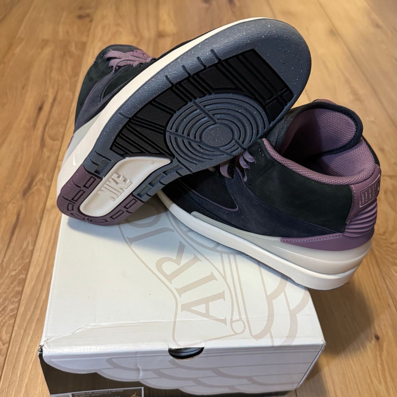 Jordan Brand •NEW• Air Jordan 2 Retro 'NOIR MAUVE' Sneakers • 8M / 9.5W Size US 9.5 / IT 39.5 - 3 Thumbnail