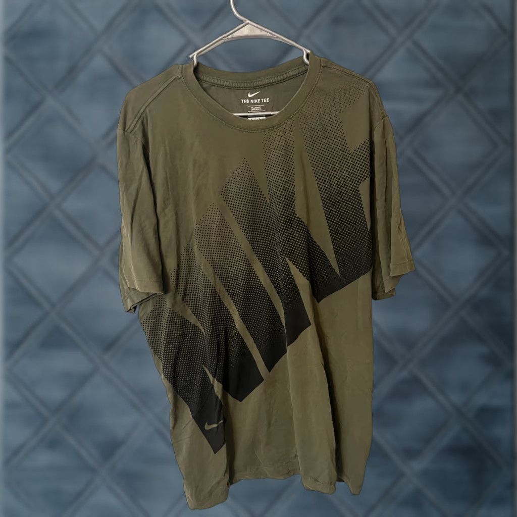 Nike Men's Nike Dri-Fit Green T-Shirt XL Logo Dots Fade Short Sleeve Crew Neck Nike Dri-Fit Logo Sports Streetwear 90s Mens Size US XL / EU 56 / 4 - 1 Thumbnail