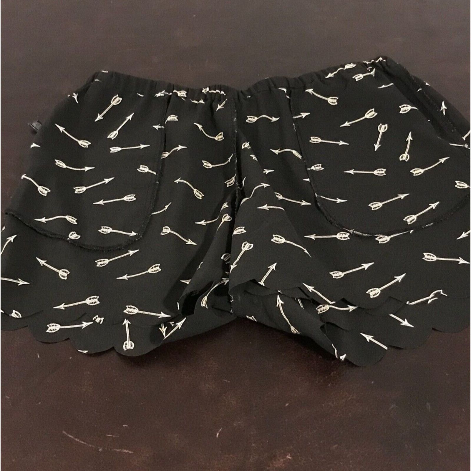 Anthropologie ANTHROPOLOGIE Eloise Black and White Arrow Print Shorts Size 30" / US 8 / IT 44 - 3 Thumbnail