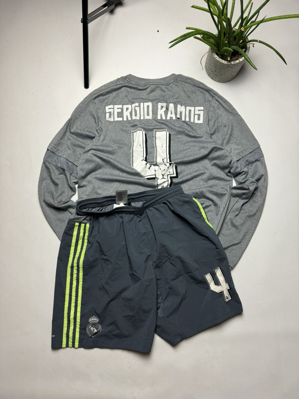 Adidas RARE vintage Real Madrid adidas soccer jersey Sergio Ramos Size US M / EU 48-50 / 2 - 1 Thumbnail
