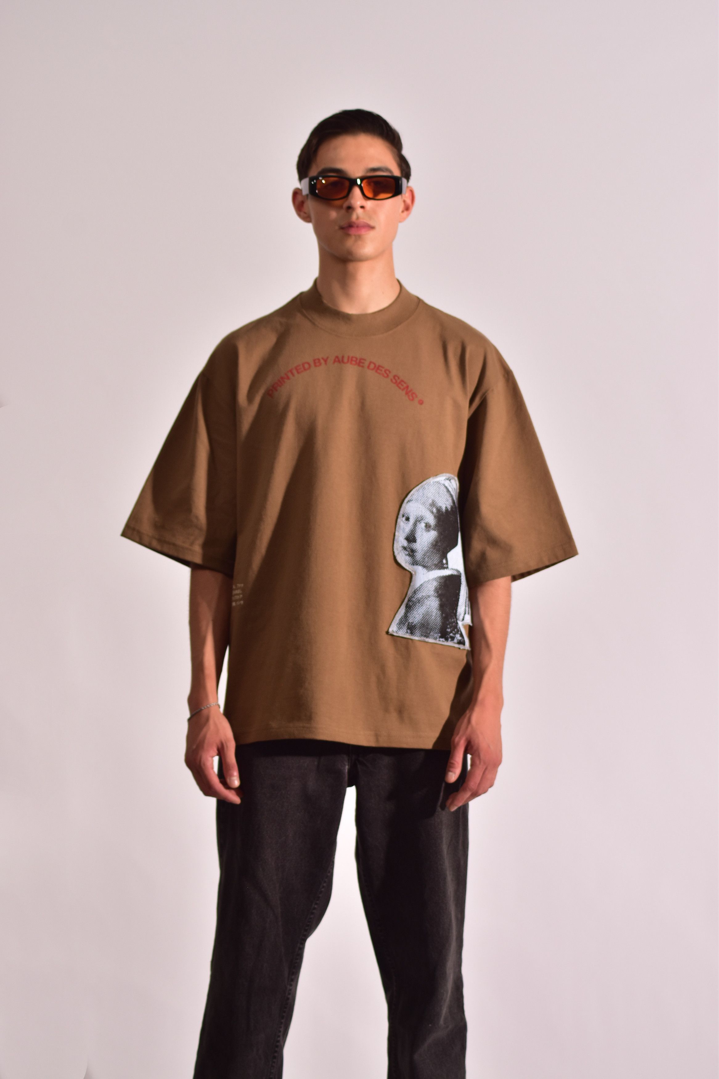 Vintage Oversized Garment Girl with a Pearl Earring Size US M / EU 48-50 / 2 - 3 Thumbnail