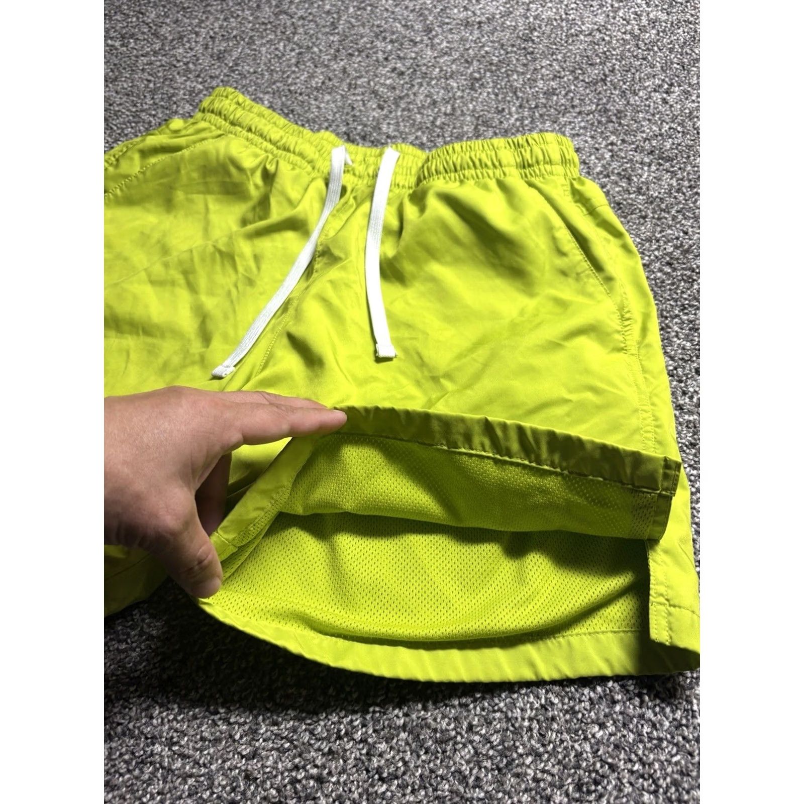 Nike Nike Woven Flow Shorts Mens Large Neon Green 5" AR2382 Athletic Pockets Drawstring Back Pocket Size US 33 - 7 Thumbnail