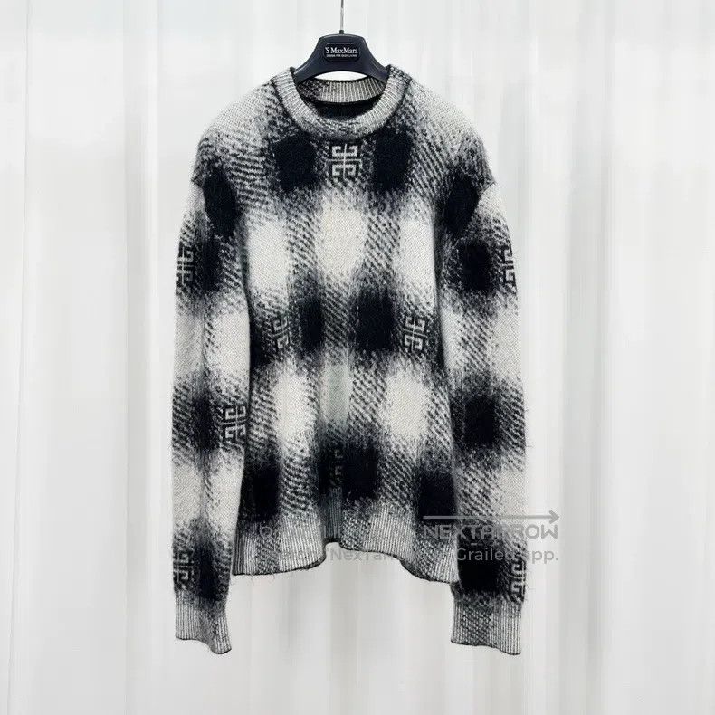 Givenchy Givenchy Mohair black and white checkered sweater Size US L / EU 52-54 / 3 - 1 Thumbnail