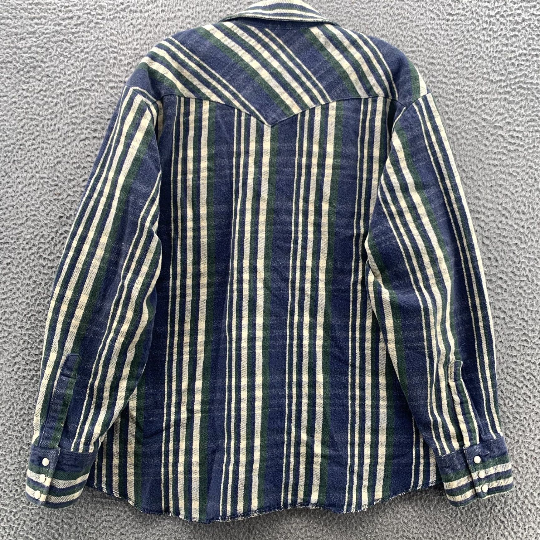 Wrangler VINTAGE Wrangler Western Shirt Men's Large Blue Plaid Pearl Snap Workwear Cowboy Shirt XL Blue Plaid Wrangler Western Shirts Mens (Vintage) Size US XL / EU 56 / 4 - 5 Thumbnail