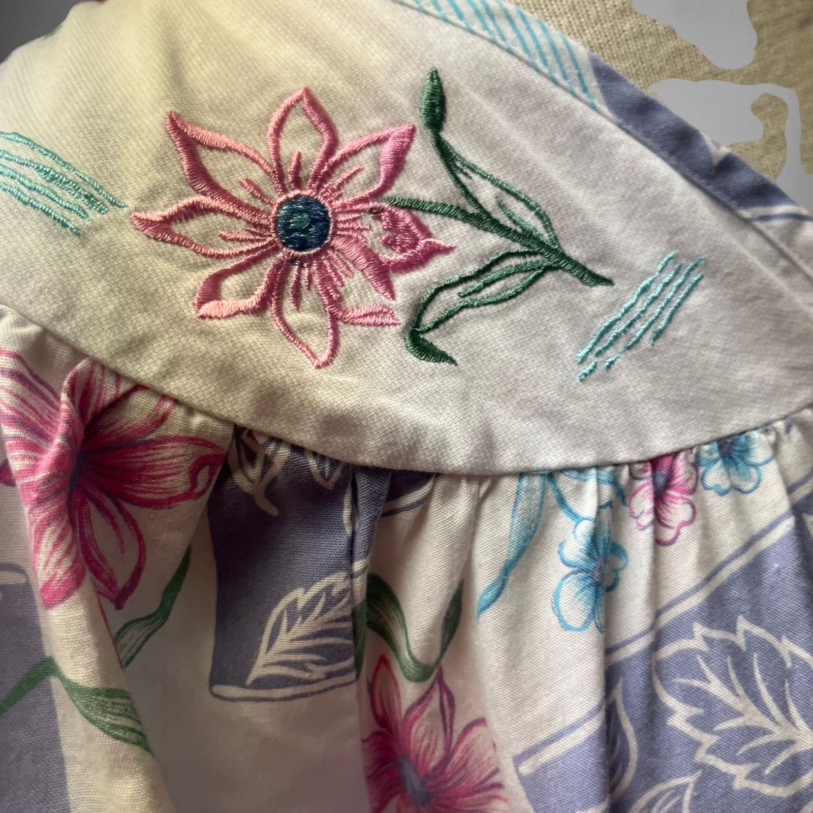 Other Vintage Carriage Court Embroidered Floral Button Granny Gown Size L / US 10 / IT 46 - 3 Thumbnail