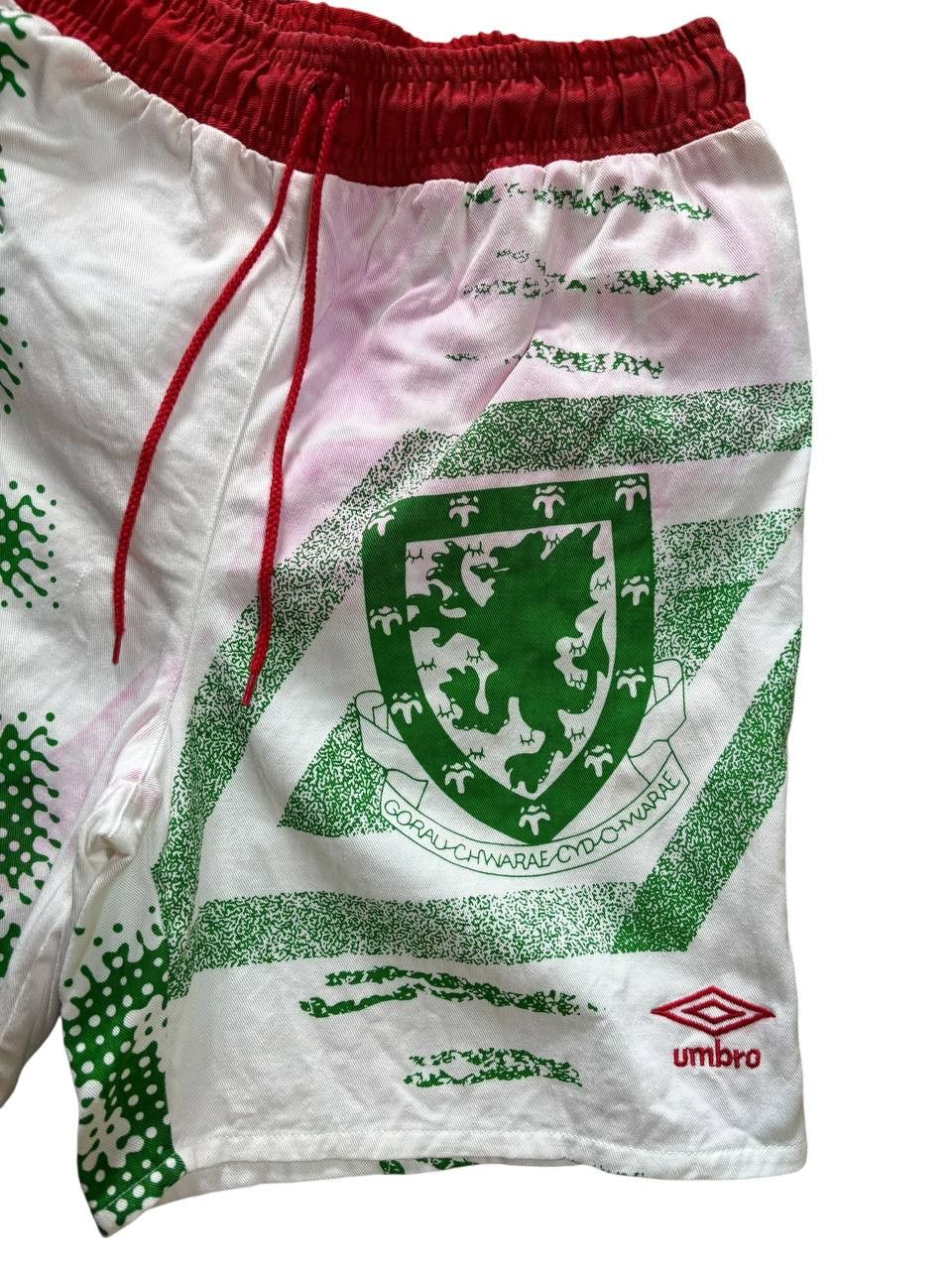 Umbro WALES 90'S UMBRO FOOTBALL SOCCER SHORTS VINTAGE COTTON Size US 32 / EU 48 - 6 Thumbnail