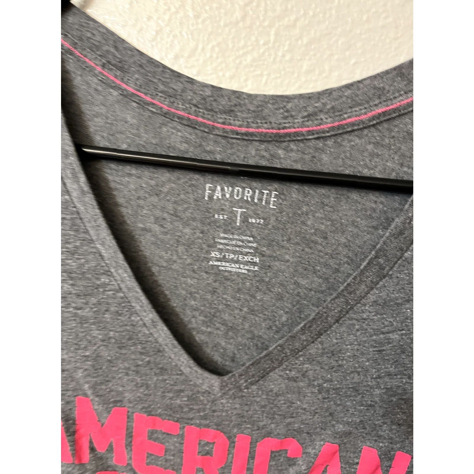 American Eagle Outfitters American Eagle Favorite T V-Neck Shirt Short Sleeve Gray Solid Sz XS Graphic Size XS / US 0-2 / IT 36-38 - 3 Thumbnail