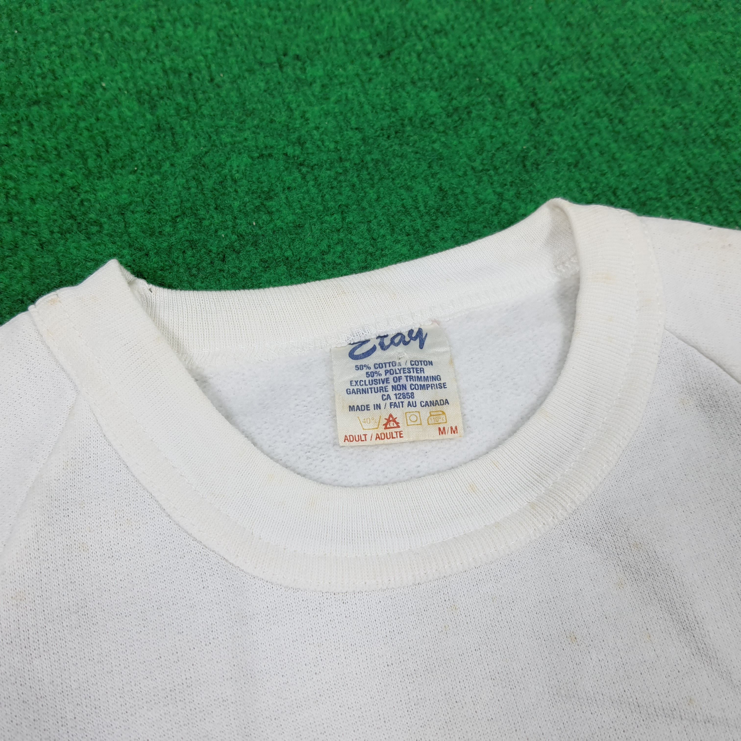 Vintage Vintage Montreal CANADA Flag Sweatshirts Size US S / EU 44-46 / 1 - 4 Thumbnail
