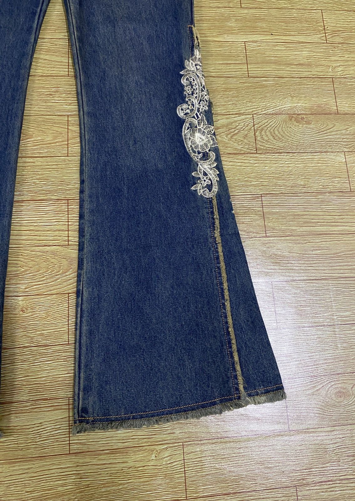 Le Grande Bleu (L.G.B.) Very Rare Vintage Brand Jouer Aux Eshecs Flared Jeans 1990s Size US 28 / EU 44 - 7 Thumbnail
