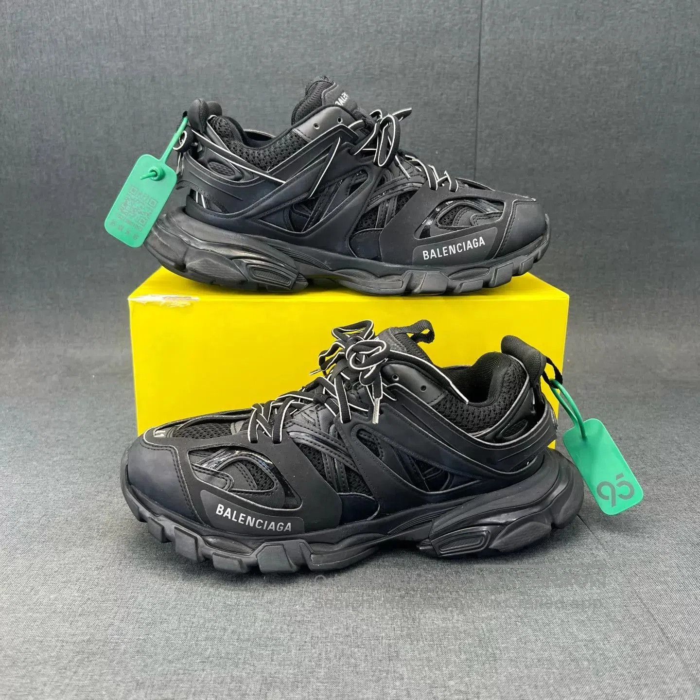 Balenciaga Black Low-Top Sneakers Size 8. Size US 8 / EU 41 - 2 Thumbnail