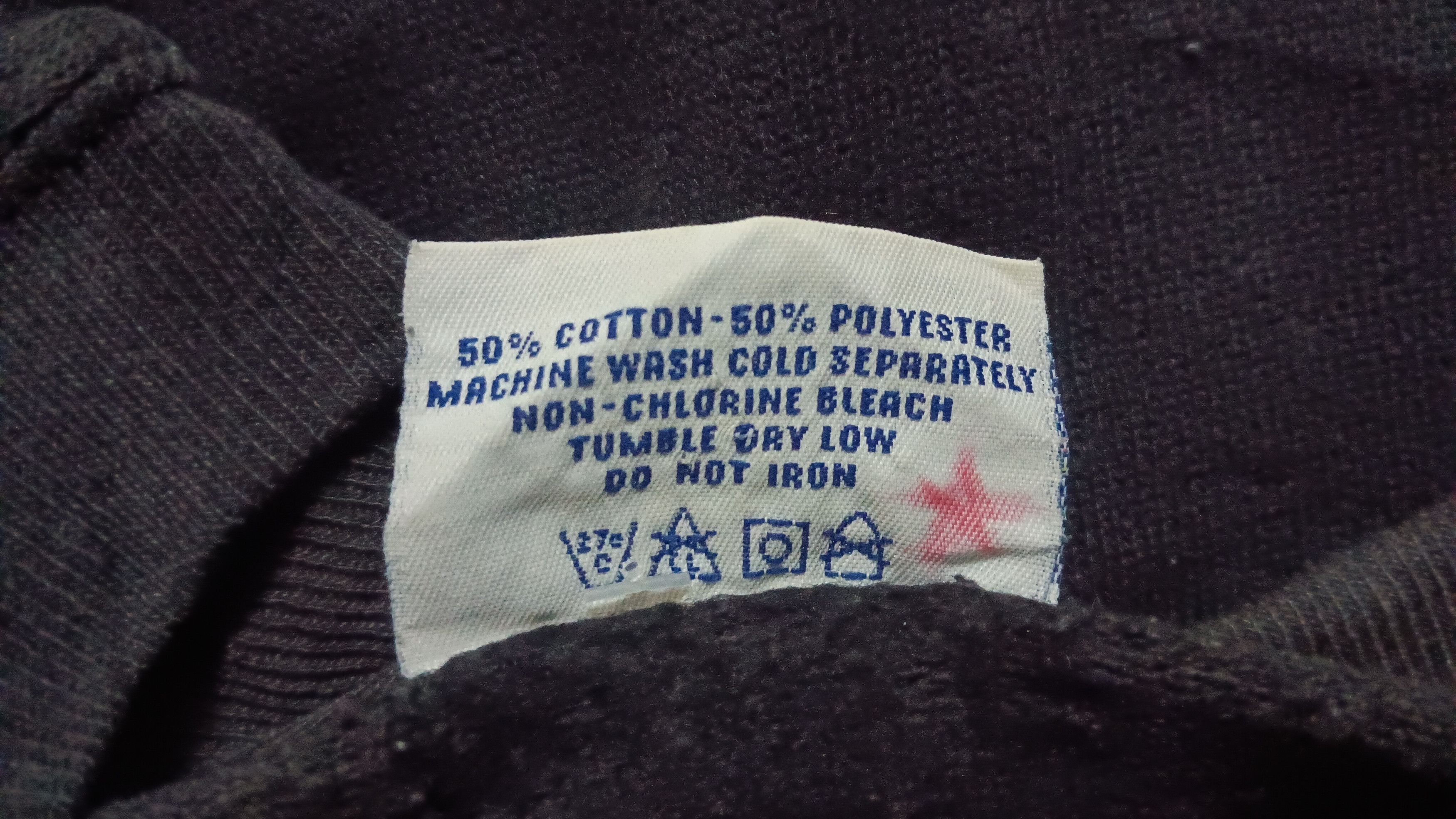 Velva Sheen Vintage | California Mickey Disney | Knitwear Size US L / EU 52-54 / 3 - 4 Thumbnail