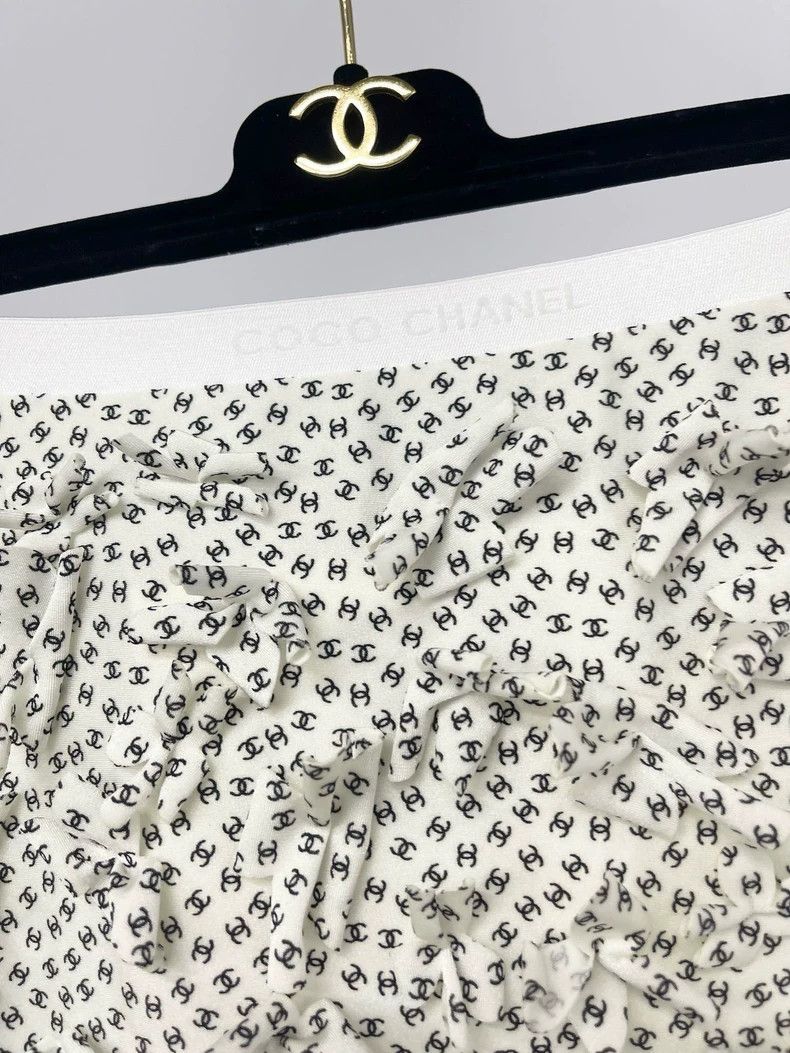 Chanel Chanel Beach series full logo petal skirt Size 24" / US 00 / IT 34 - 3 Thumbnail