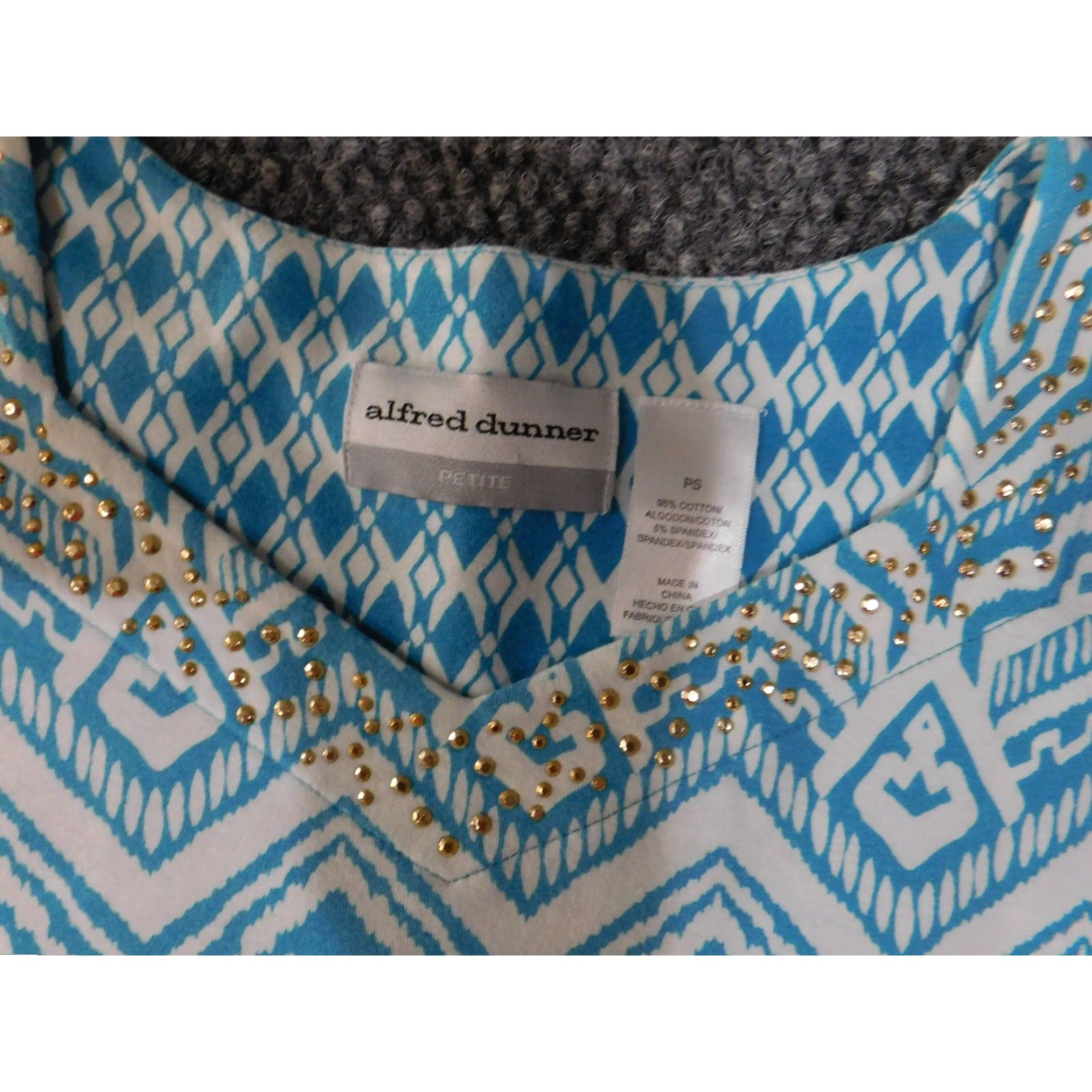 Vintage Alfred Dunner Shirt Womens Petite Small Blue Geometric Short Sleeve Embellished Beaded Top V-Neck Cotton Spandex Regular Fit, Bohemian Modern Size S / US 4 / IT 40 - 7 Thumbnail