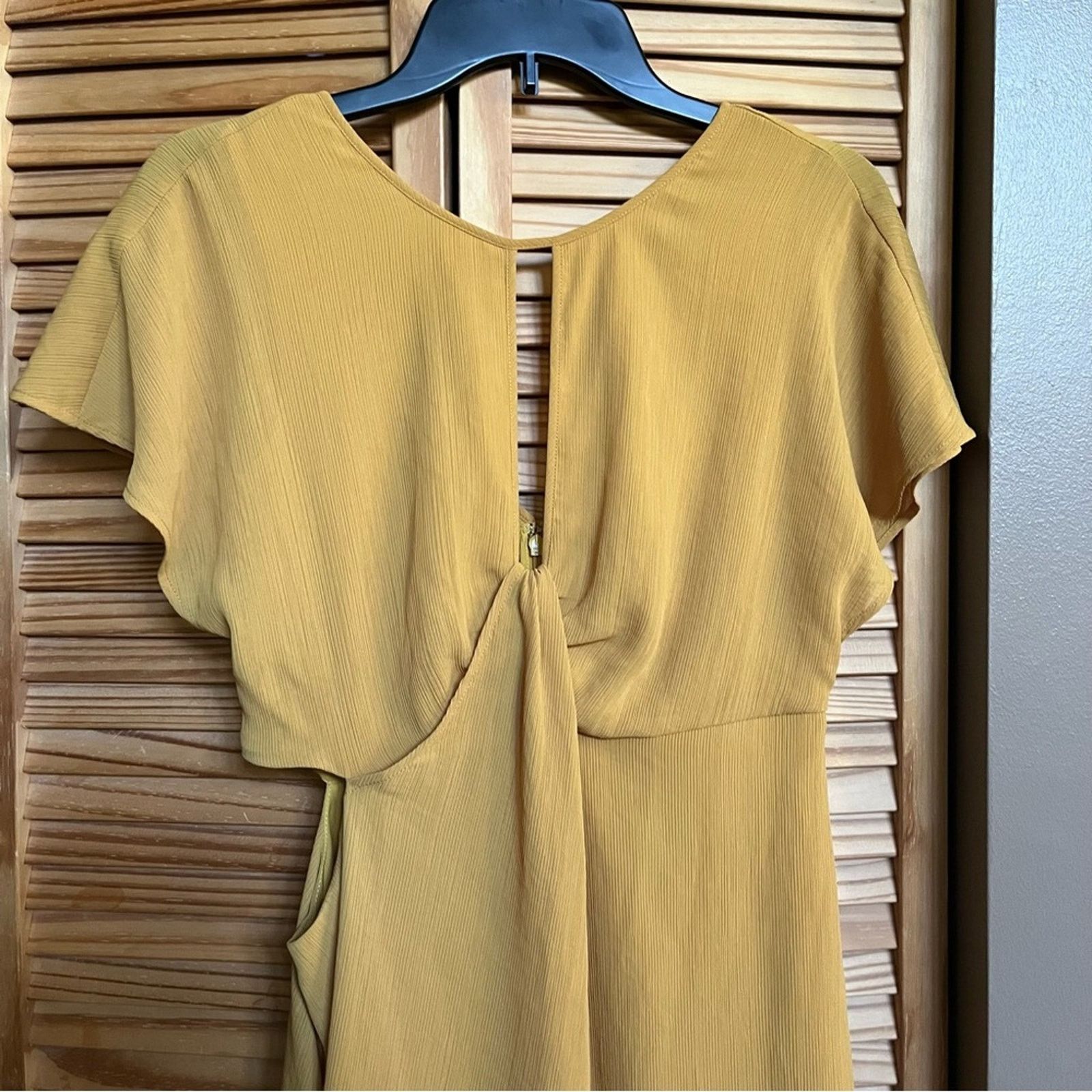 Bcbgmaxazria BCBG MaxAzria Cut Out Waist Dress Size XS Asymmetrical Size XS / US 0-2 / IT 36-38 - 3 Thumbnail