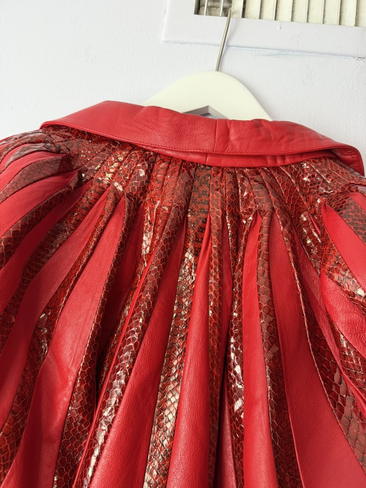 Vintage Vintage Vera Pelle Snake Skin Leather Red Jacket 80s MJ Size US L / EU 52-54 / 3 - 11 Thumbnail