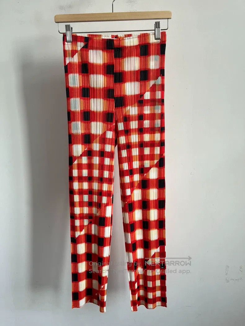 Issey Miyake Issey Miyake Red Pants Size 26" / US 2 / IT 38 - 1 Thumbnail
