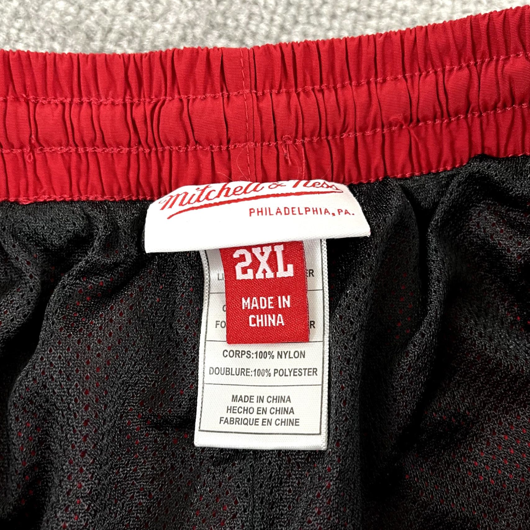 Mitchell & Ness VINTAGE MITCHELL & NESS Shorts Mens 2XL-XXL 7" Red Black Chicago Bulls NBA Basketball Shorts Mens Regular 2XL Black Red Bulls Size US 39 - 5 Thumbnail