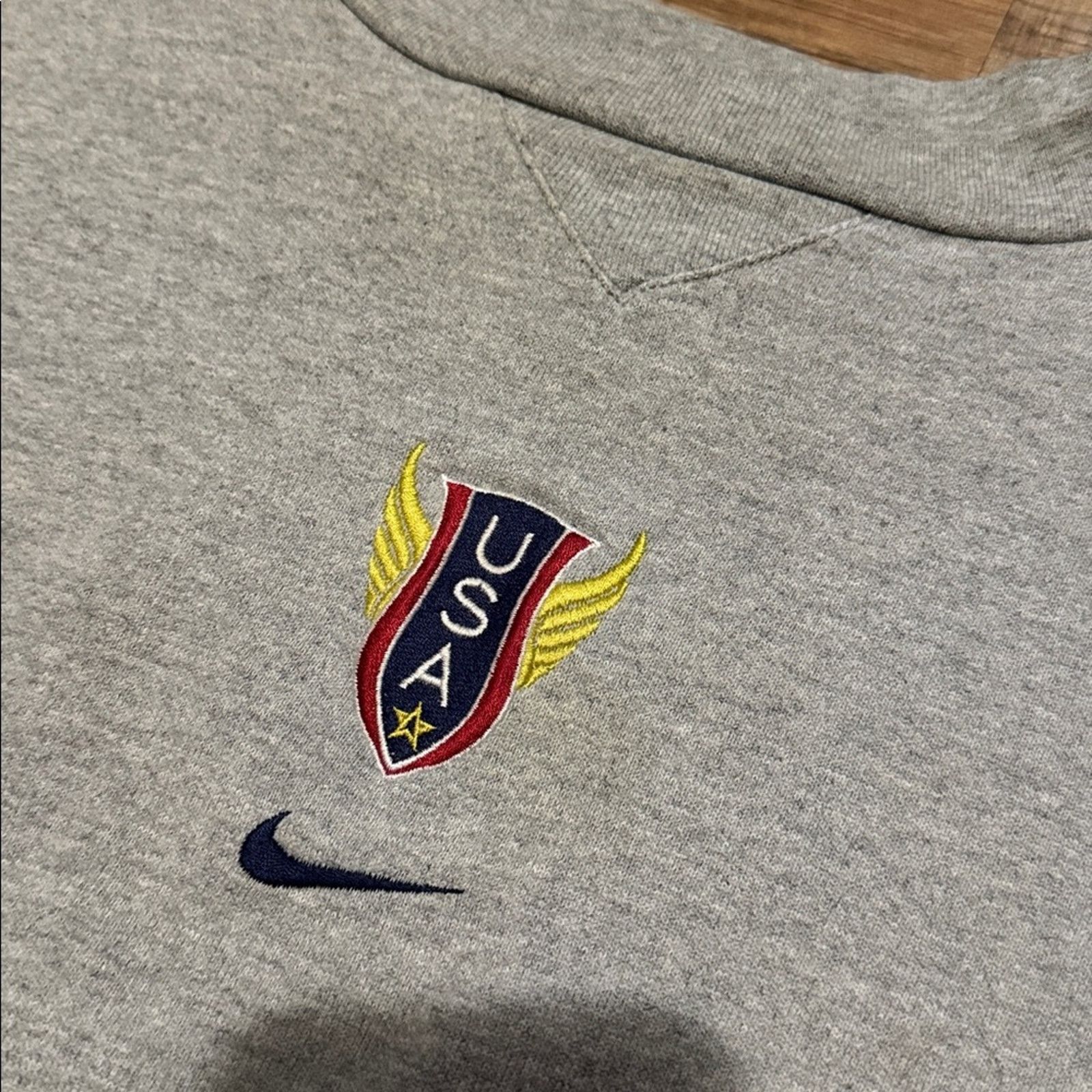Nike Y2K Nike Team USA Track And Field Center Swoosh Crewneck Size US L / EU 52-54 / 3 - 4 Thumbnail