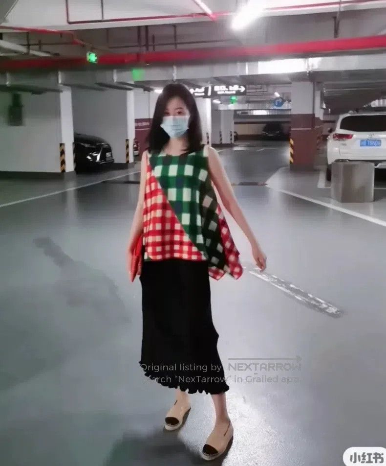Issey Miyake Issey Miyake Watermelon Red and Green Vest Size L / US 10 / IT 46 - 1 Thumbnail