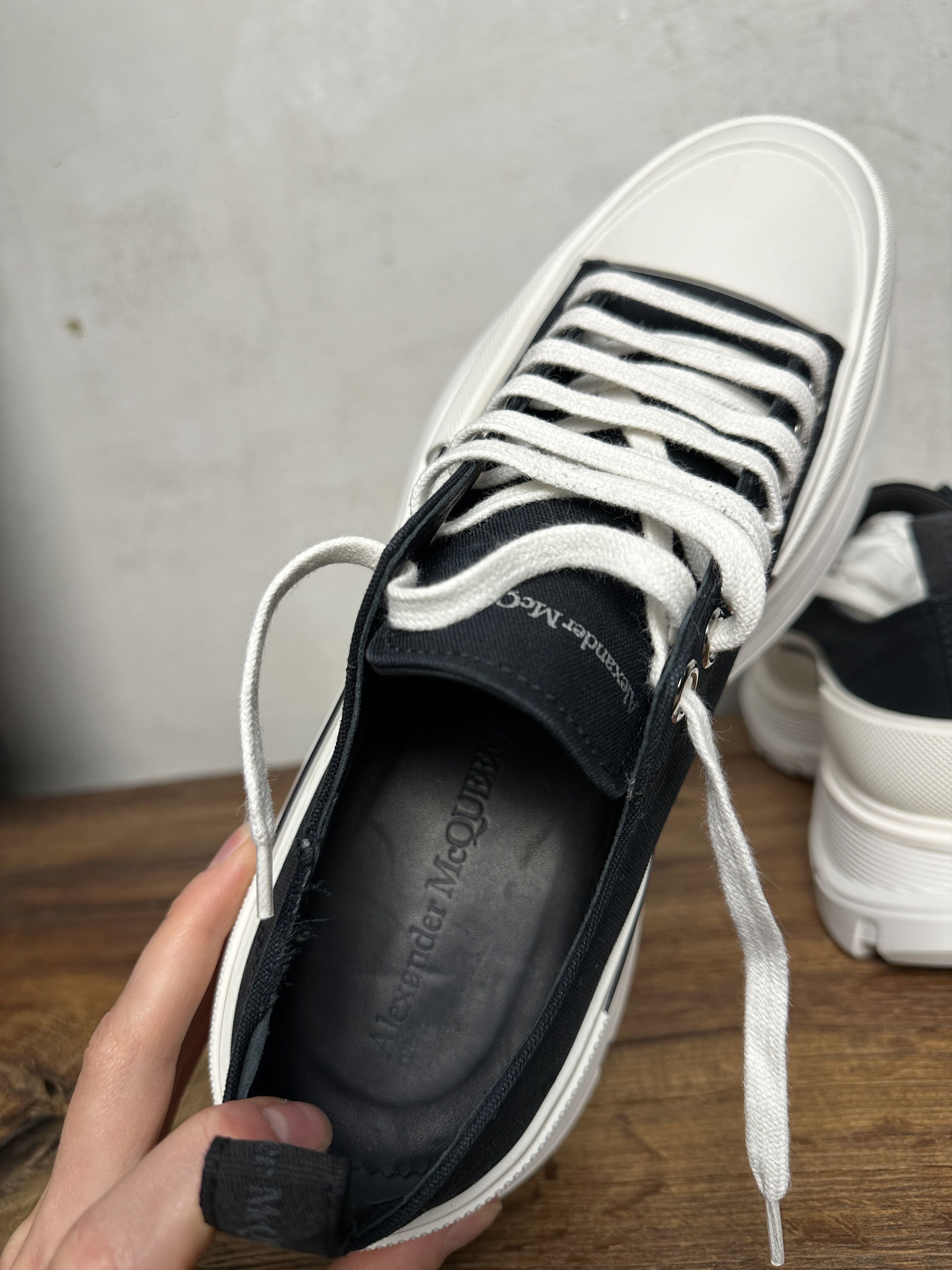 Alexander McQueen ALEXANDER MCQUEEN White Tread Slick Low Sneakers Size US 10 / EU 43 - 15 Thumbnail
