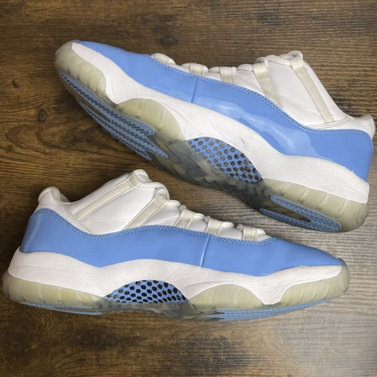 Jordan Brand Air Jordan 11 Retro Low University Blue 2017 528895-106 UNC Size US 11 / EU 44 - 4 Thumbnail