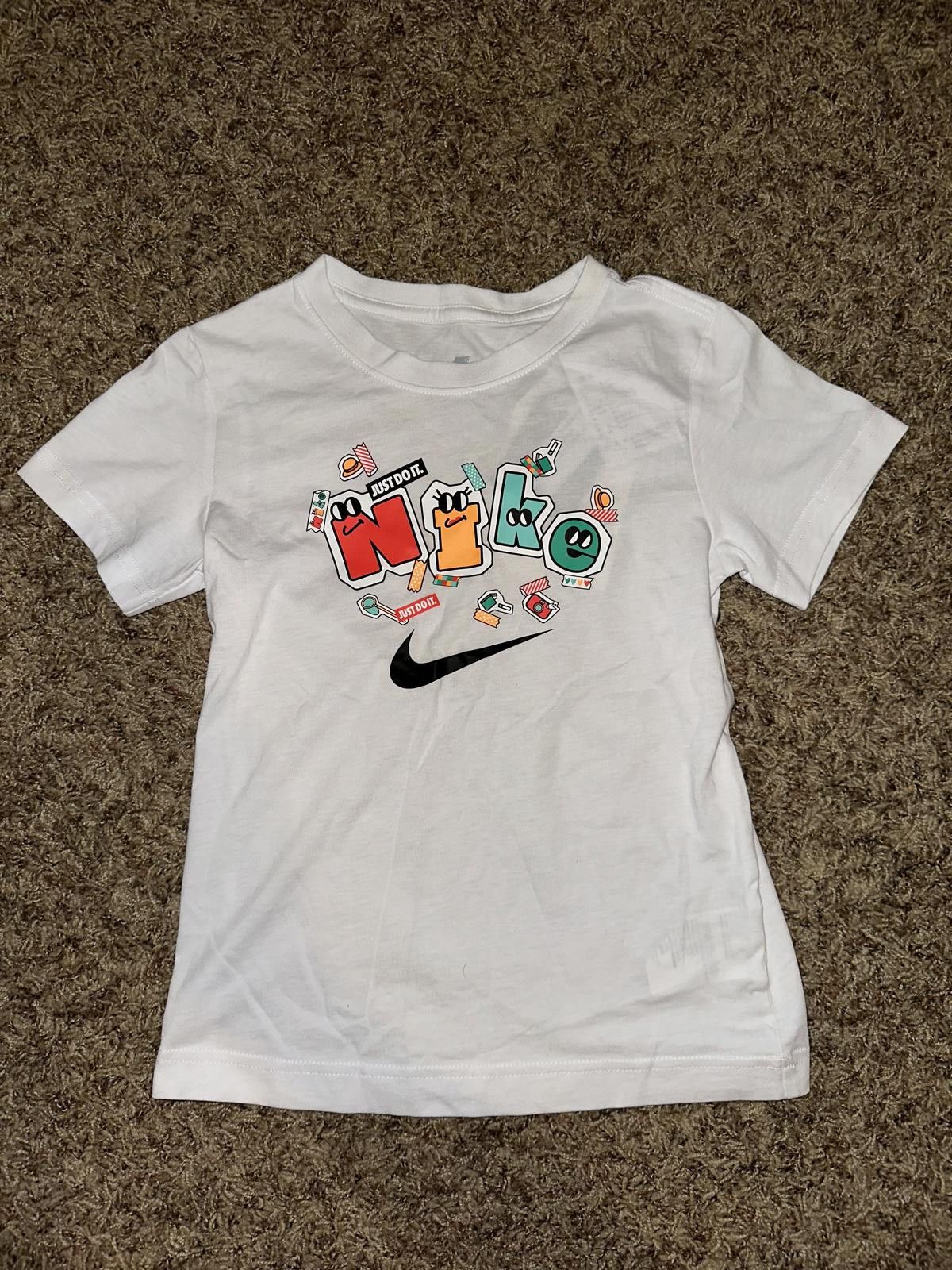 Nike Nike Little Kids Unisex Playtime Rush Kid Block Logo Graphic T-Shirt Sample Size US XXS / EU 40 - 1 Thumbnail
