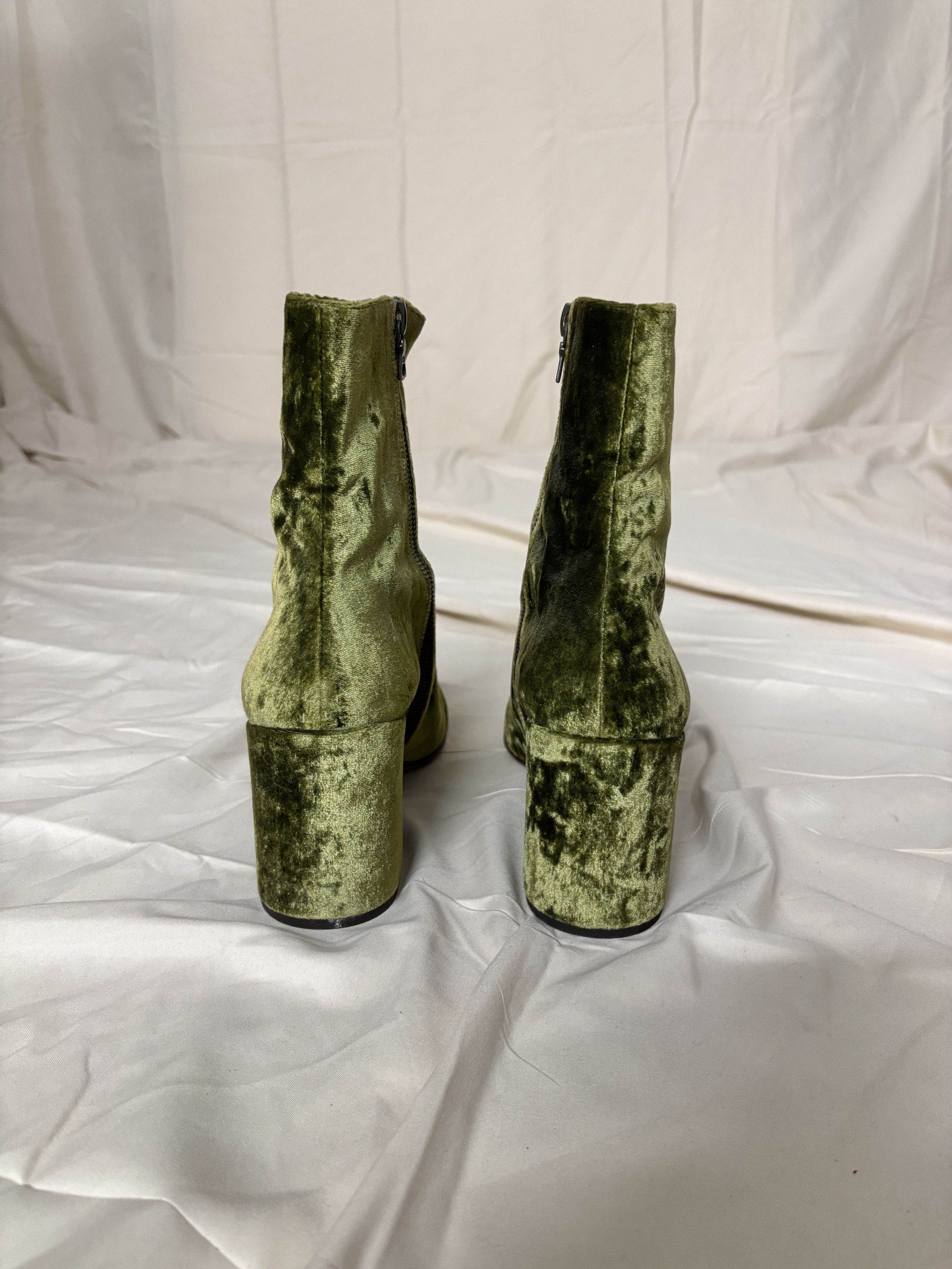 Dries Van Noten Dries Van Noten Green Velvet Ankle Boots, Runway A/W15 Size US 10 / IT 40 - 7 Thumbnail