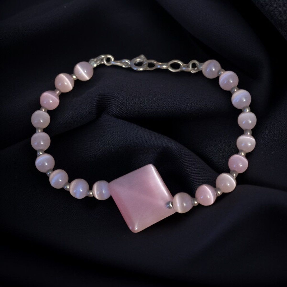 Vintage Vintage pink cats eye bead bracelet Size ONE SIZE - 1 Thumbnail